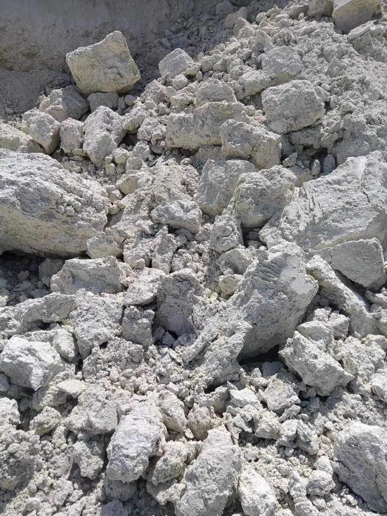 Bentonite dạng cục cho vật liệu xây dựng 